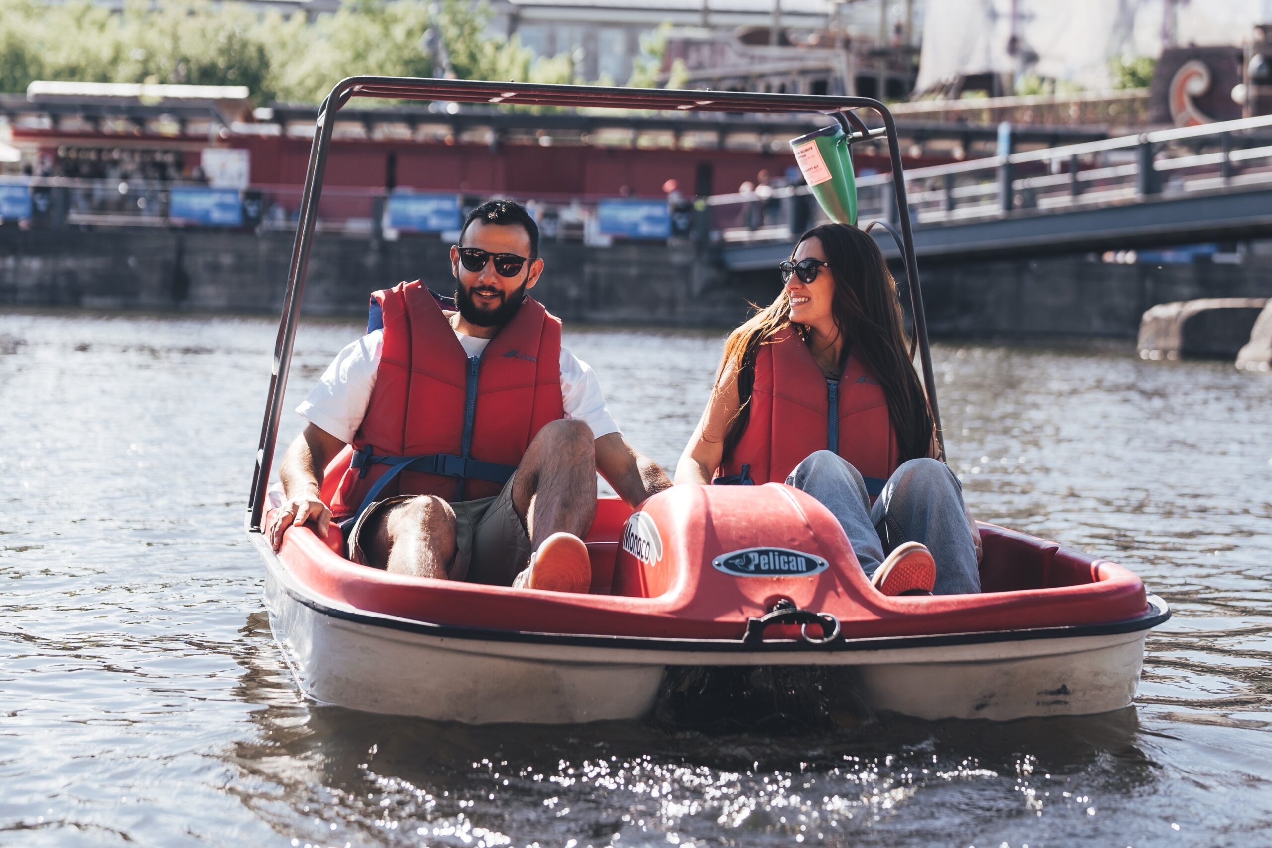MA704170_pedalo_resize_3